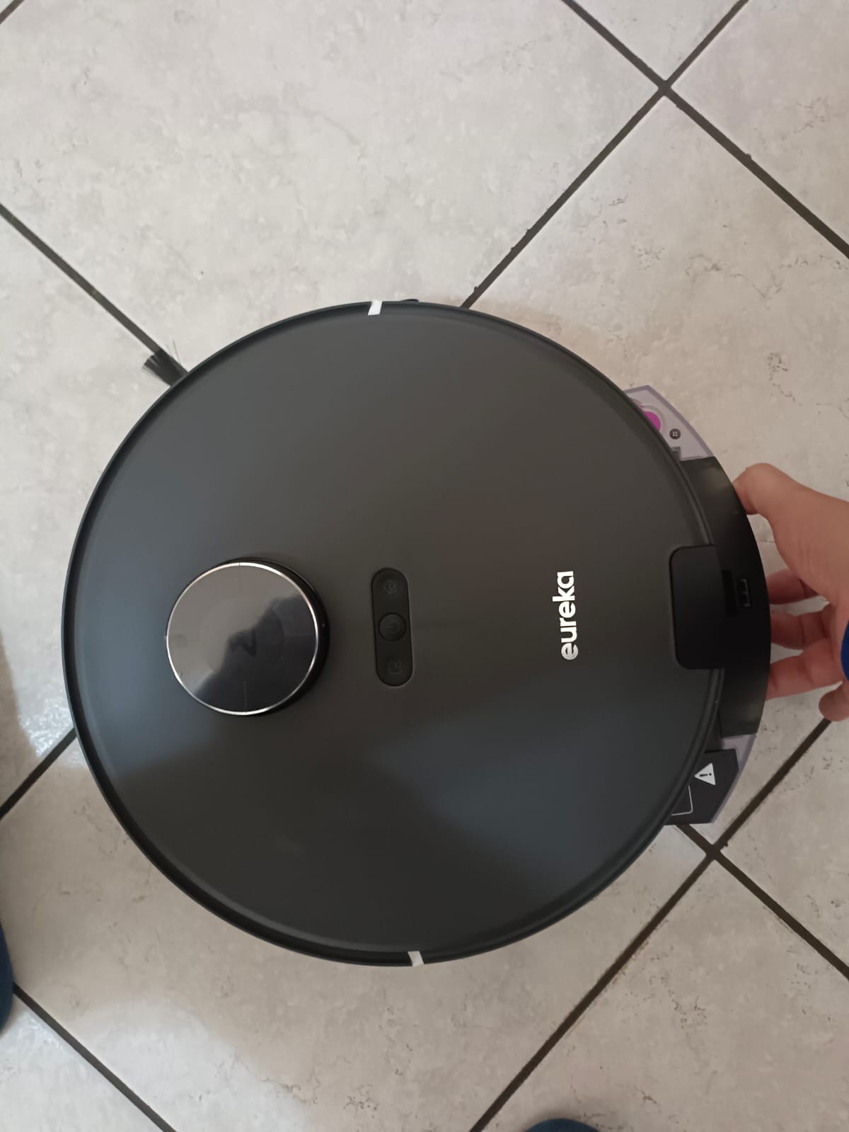 Eureka E20 Plus robot aspirapolvere, stazione di svuotamento automatica senza sacchetto: Recensione e Opinioni